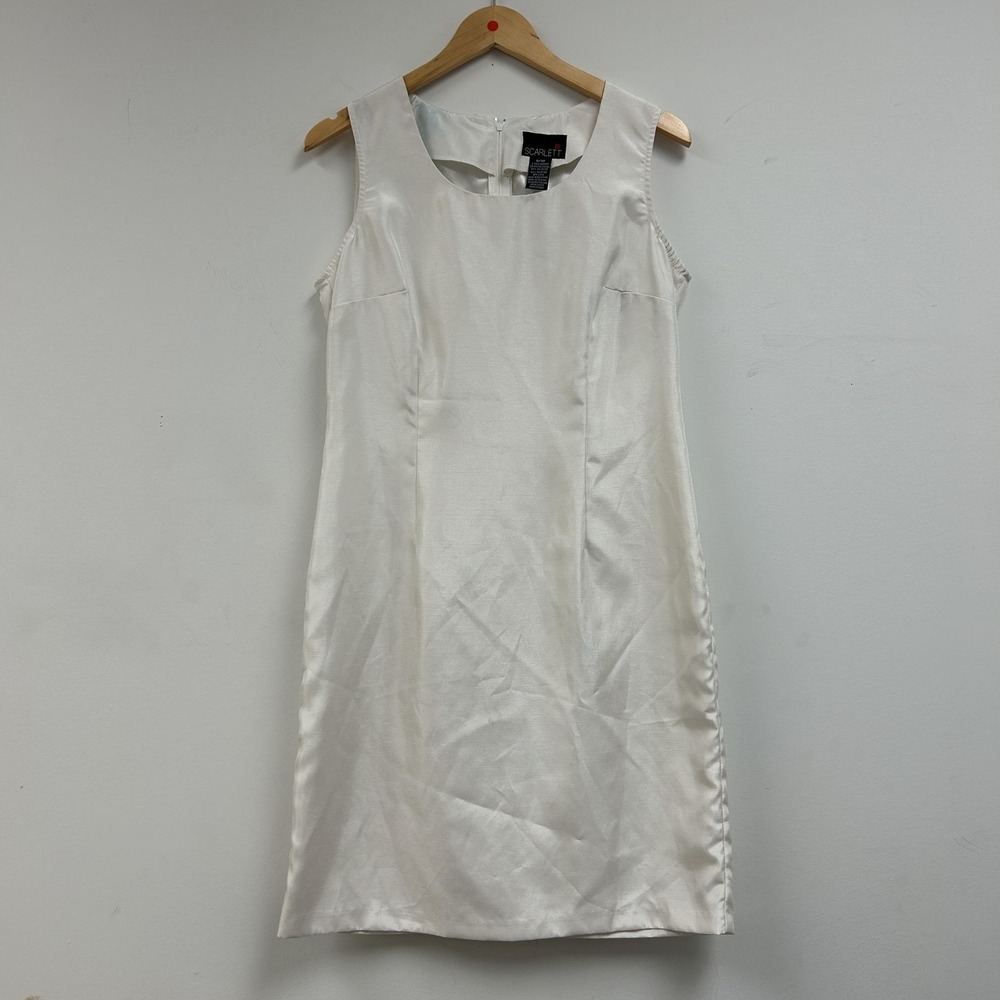 Scarlett Dress Womens 9/10 White Sleeveless Satin Sheath Scoop Neck Knee Length